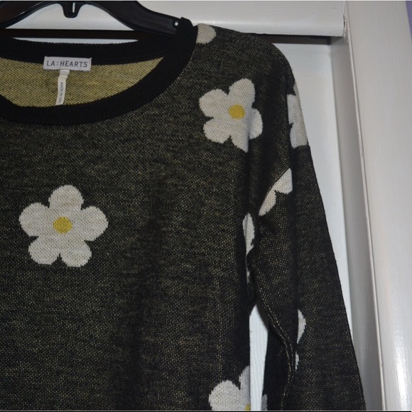 Black Crop Top with Daisies - Picture 2 of 5